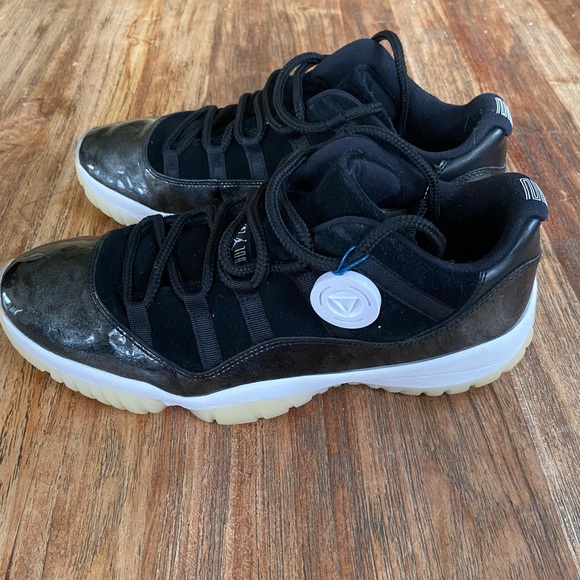 Air Jordan Retro XI Low - Picture 6 of 15